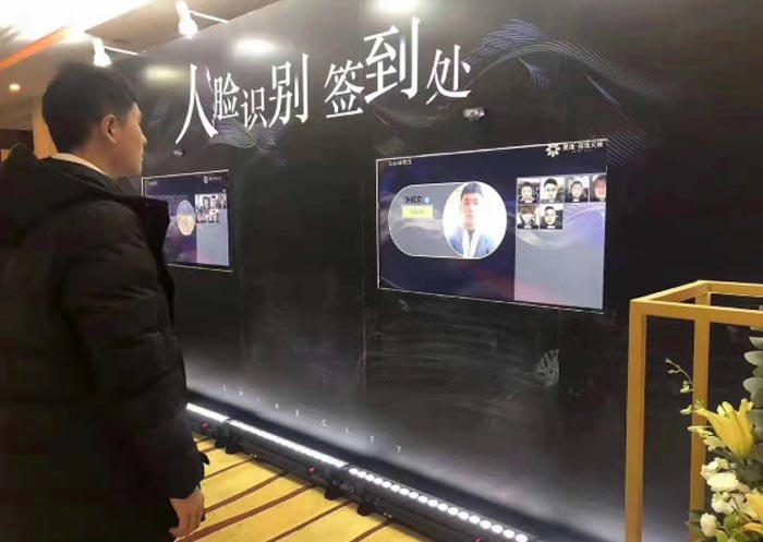 人臉識(shí)別簽到互動(dòng)裝置-活動(dòng)刷臉簽到打卡系統(tǒng)
